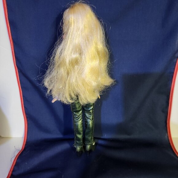 Bratz Doll 2001 Cloe Doll Blonde Hair Blue Eyes Dark Pink Lips Clothes - Picture 6 of 8